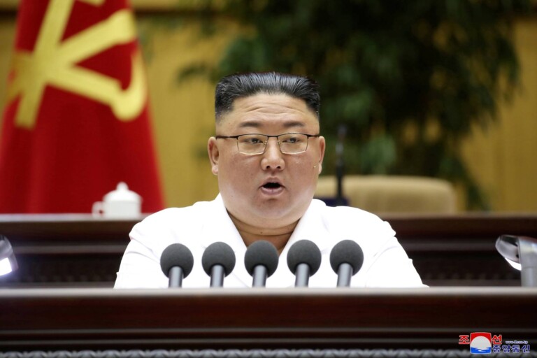 Le prÃ©sident nord-corÃ©en, Kim Jong-un, Ã  Pyongyang, le 8 avril. KCNA VIA REUTERS